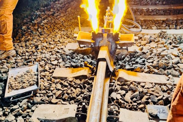 Feuer auf der Bahnschiene