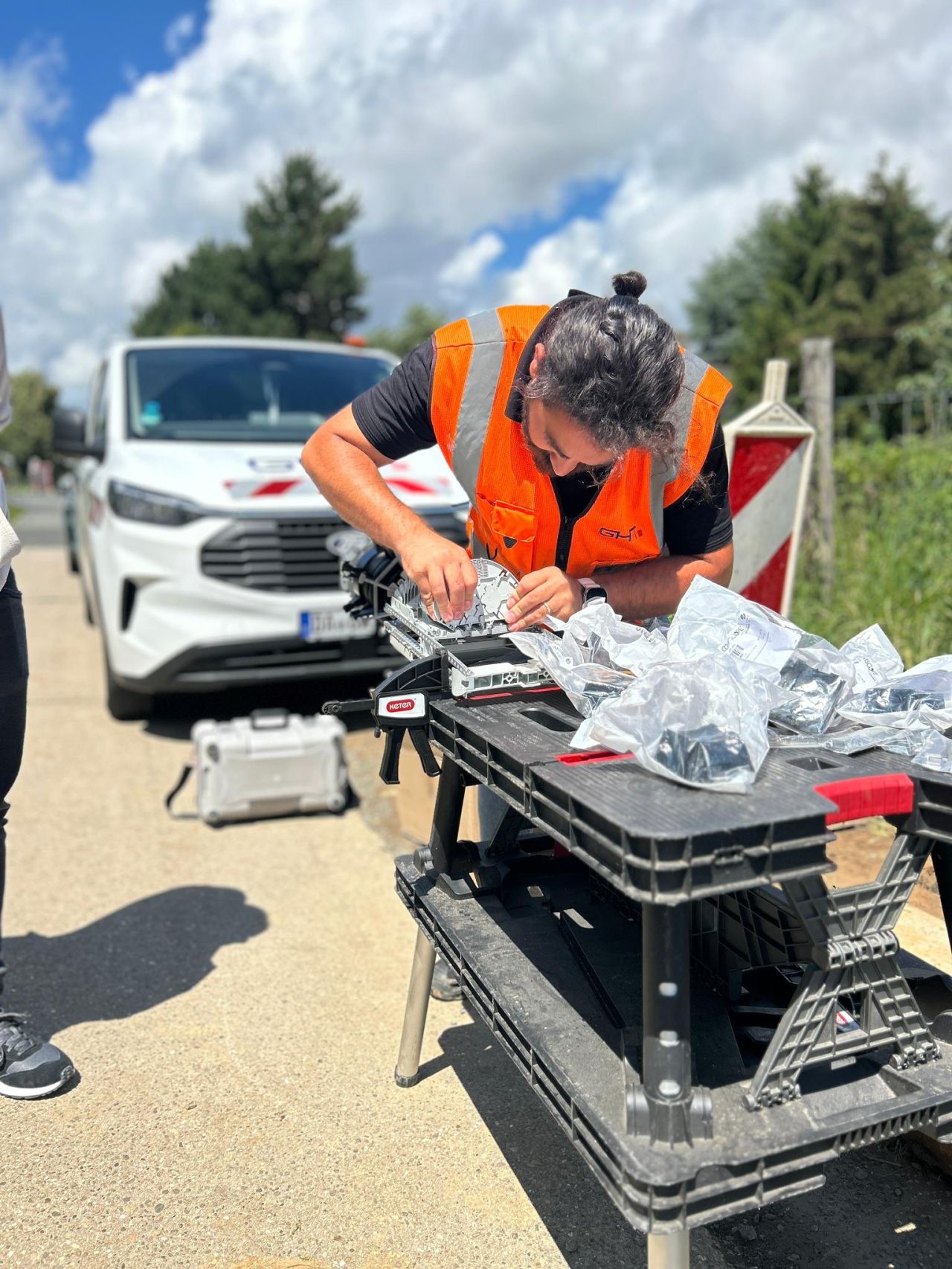 Orkun bei der Arbeit