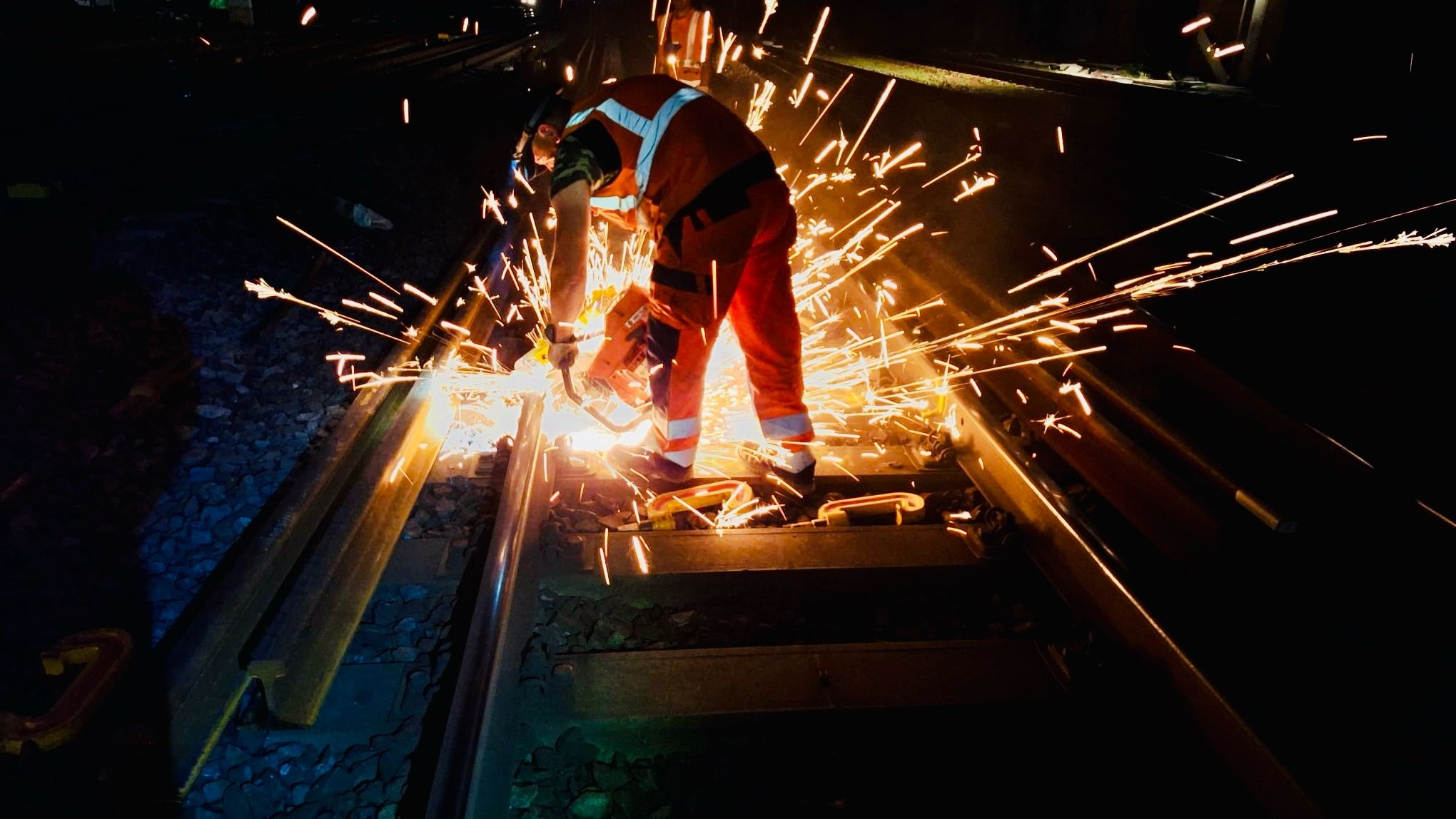 Funkenflug beim Gleisbau